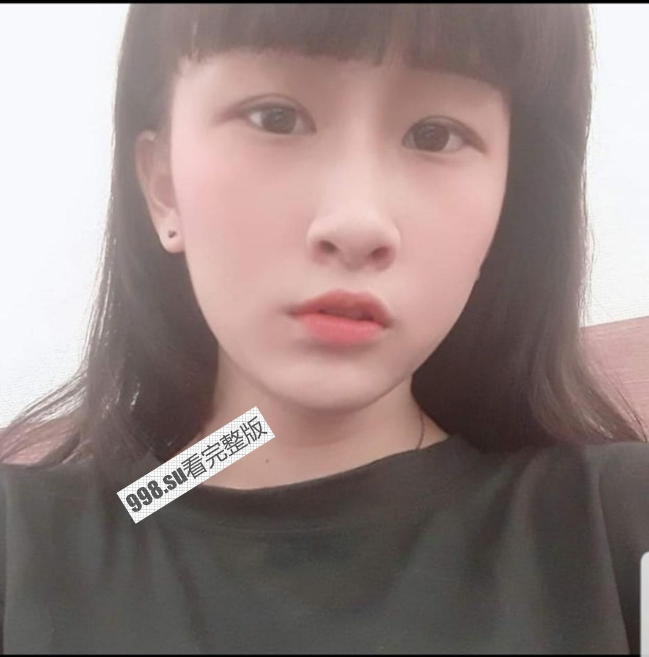 ❤️身材火爆的高三嫩妹❤️主动掰开粉嫩的鲍鱼果然是人美B靓  第3张
