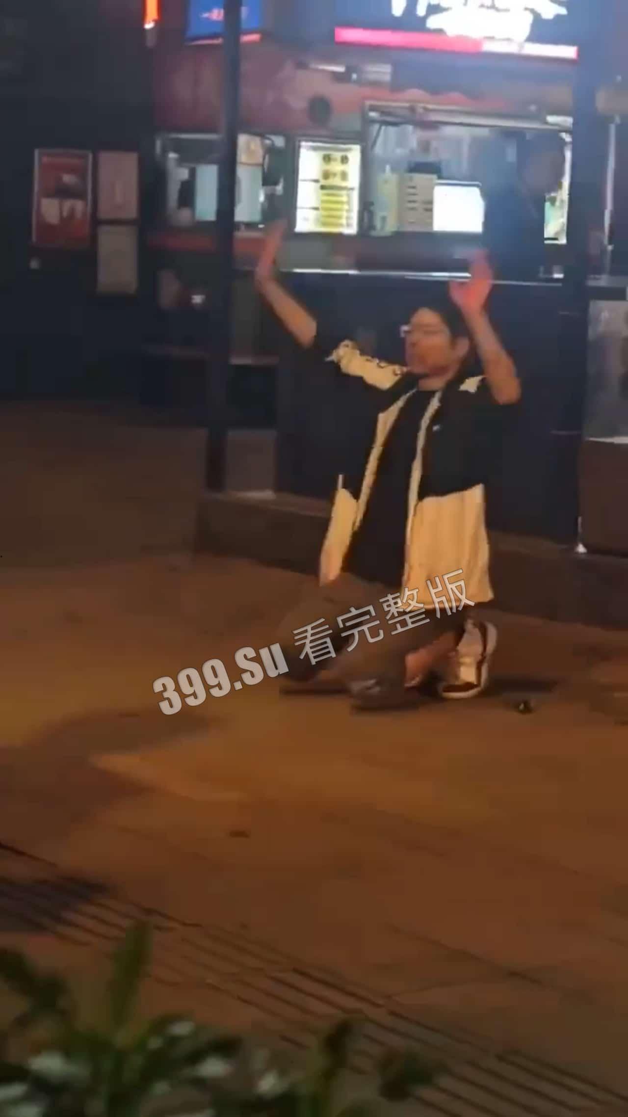 5月11日 重庆 九街 发生砍人事件，砍人者在砍人后没有离开现场，选择投降，随后被赶来的警察制服，目前原因不明 #刀仔  第4张