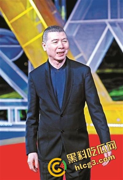 湖南株洲大街惊现冯小刚耍大牌事件，粉丝手机被打掉，热屁股贴冷板凳！  第1张