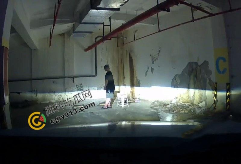 江苏盐城小区地下停车场惊现恐怖一幕，男子吊死引发居民恐慌，车主当场吓尿，瑟瑟发抖  第6张