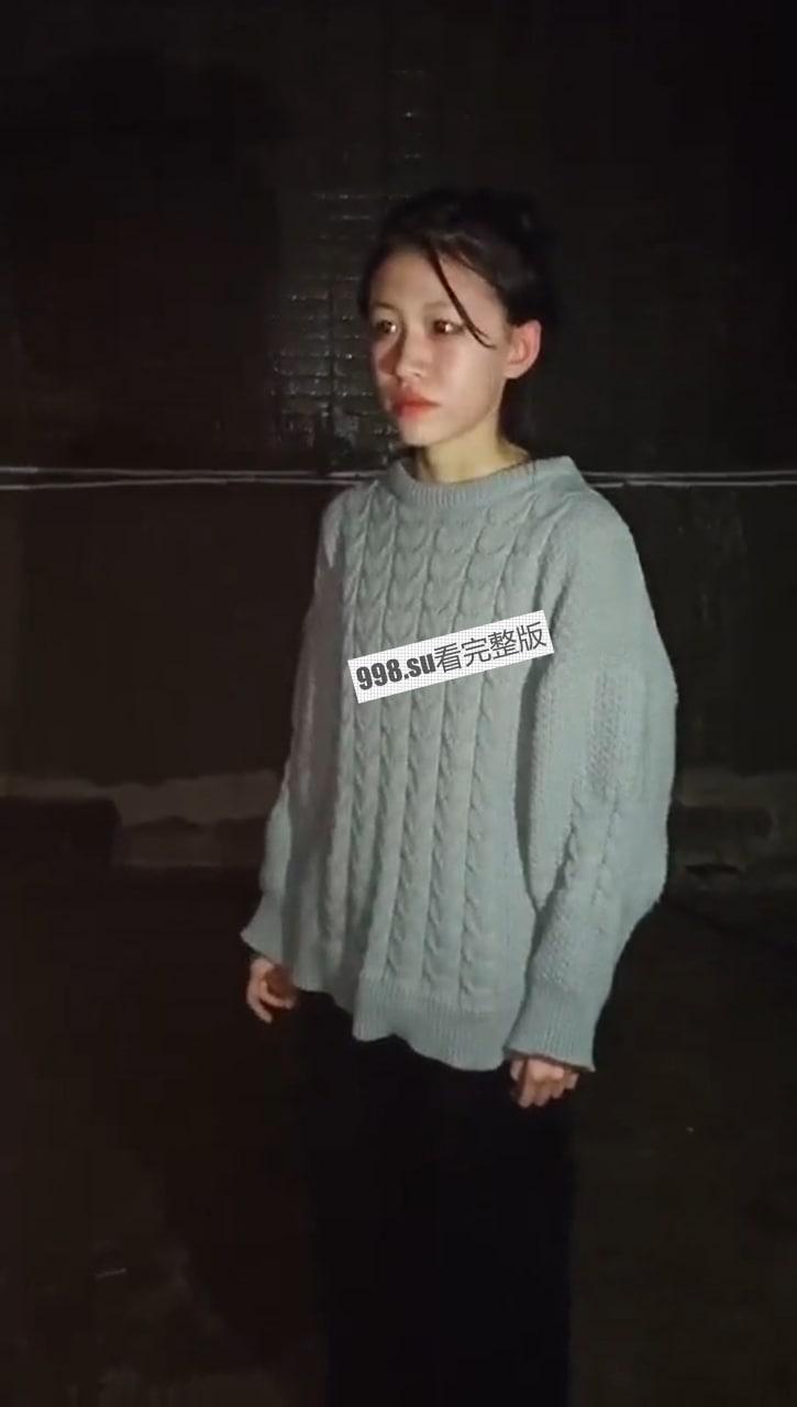 几个女孩 #欺凌 一个漂亮的女孩，边打还边录视频  第2张