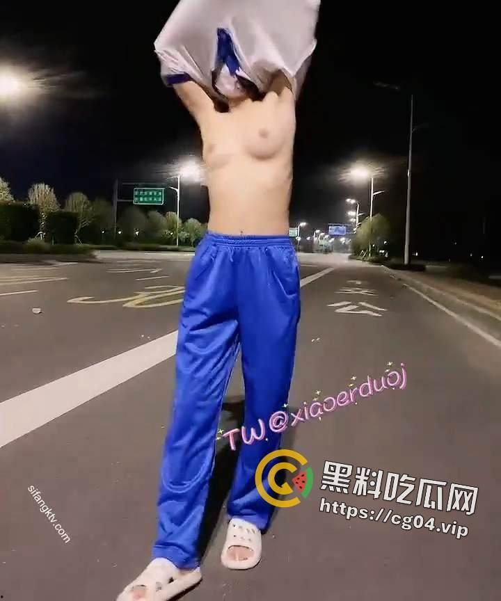 已绝版！推特露出博主【朵朵】已销号 付费露出大合集 图书馆 马路边 商店里 心有多大 舞台就有多大  第2张