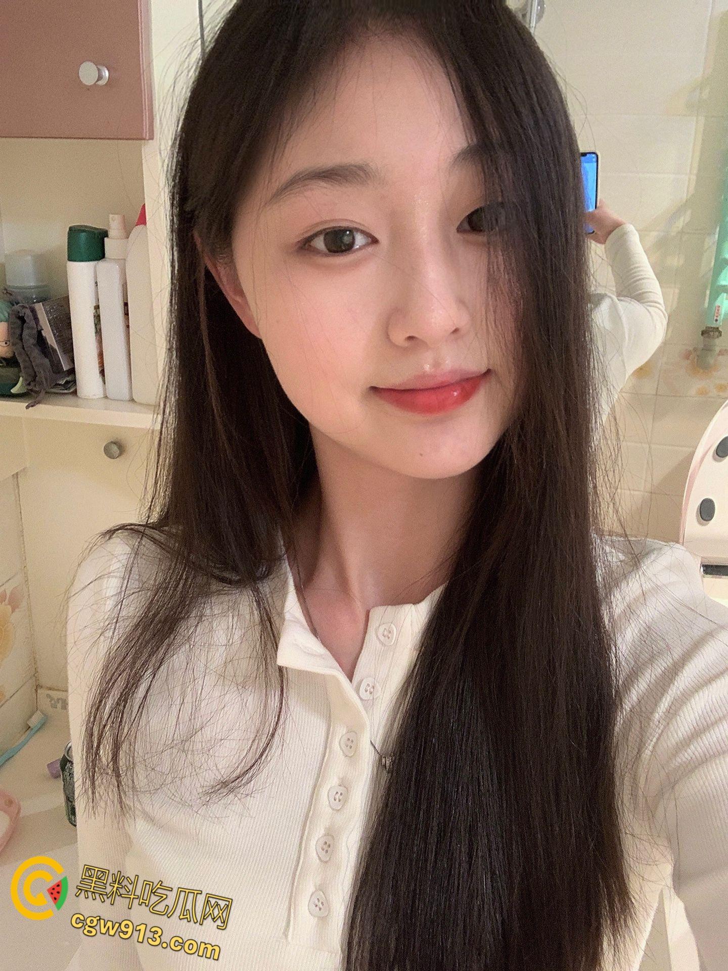 湖北大学极品学妹【陈梓怡】，这颜值妥妥的校花，和男友在酒店肛塞调教，打桩后入爆操反差爆棚 ！  第1张