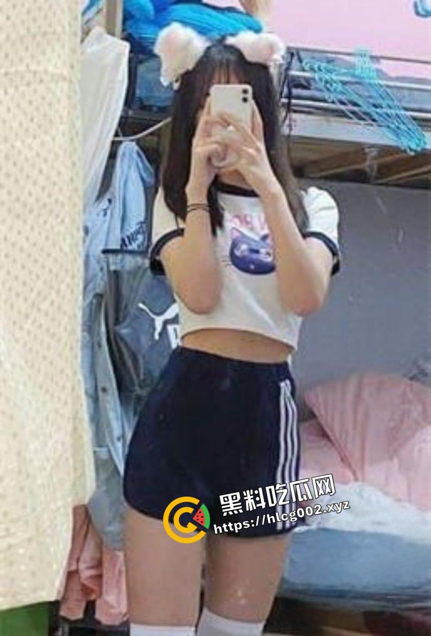 西南大学极品校花『穆诗蔓』反差婊私生活曝光！美腿丝袜诱惑！被金主各种开发调教！  第2张