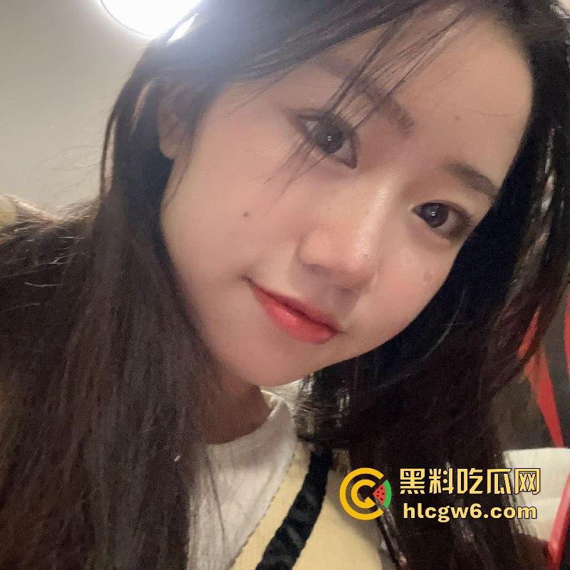 湖南24岁反差清纯小嫩妹【罗敏仪】口交接尿视频流出，臀部还写着请使用！  第14张