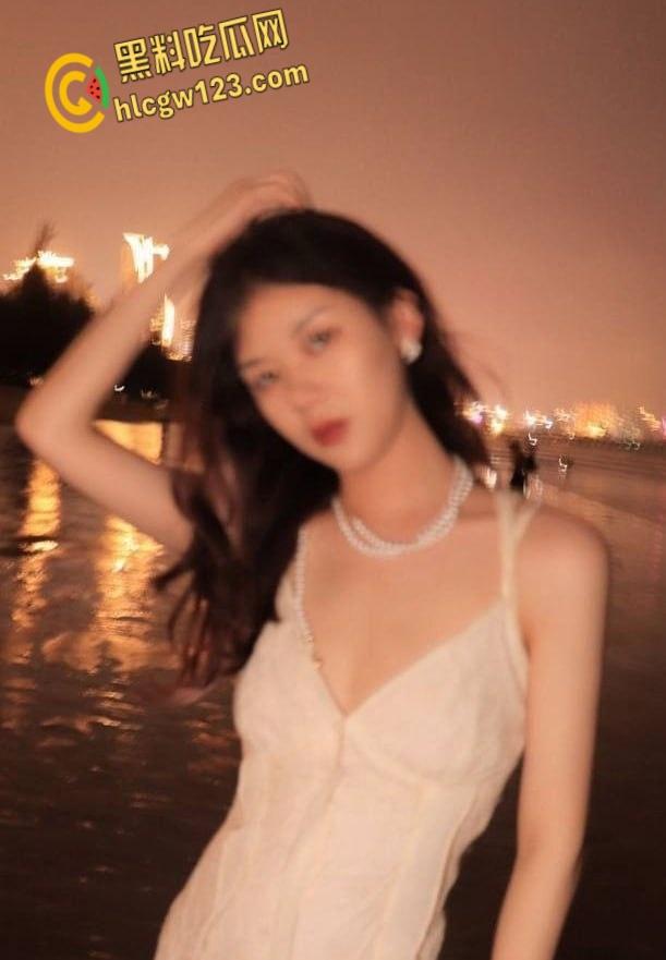 00后模特【蒯欣欣】清纯T台变情趣野猫，白虎肥臀后入，娇喘勾魂内射还想再来一炮!  第2张