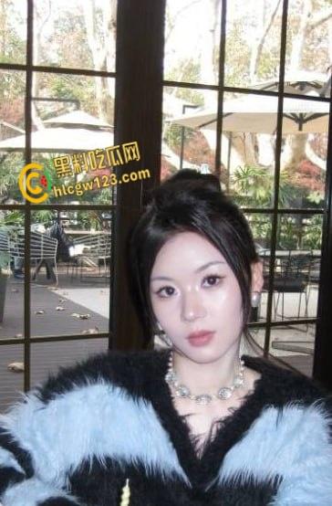 00后模特【蒯欣欣】清纯T台变情趣野猫，白虎肥臀后入，娇喘勾魂内射还想再来一炮!  第3张