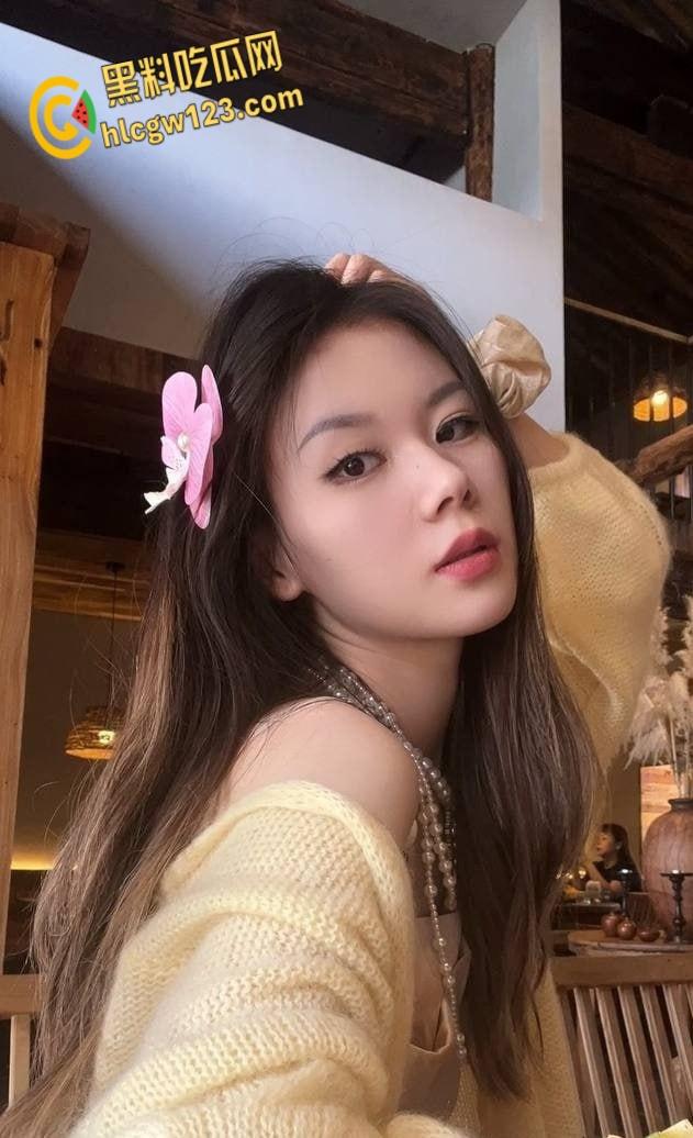 00后模特【蒯欣欣】清纯T台变情趣野猫，白虎肥臀后入，娇喘勾魂内射还想再来一炮!  第4张