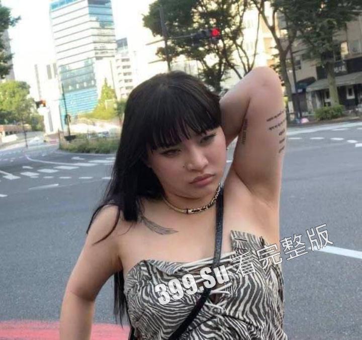 华夏紫微星在日大发神威！7.17早上 几段视频在日本网上疯传，视频中几名中国女子在新宿街头对日本警察拳打脚踢  第3张