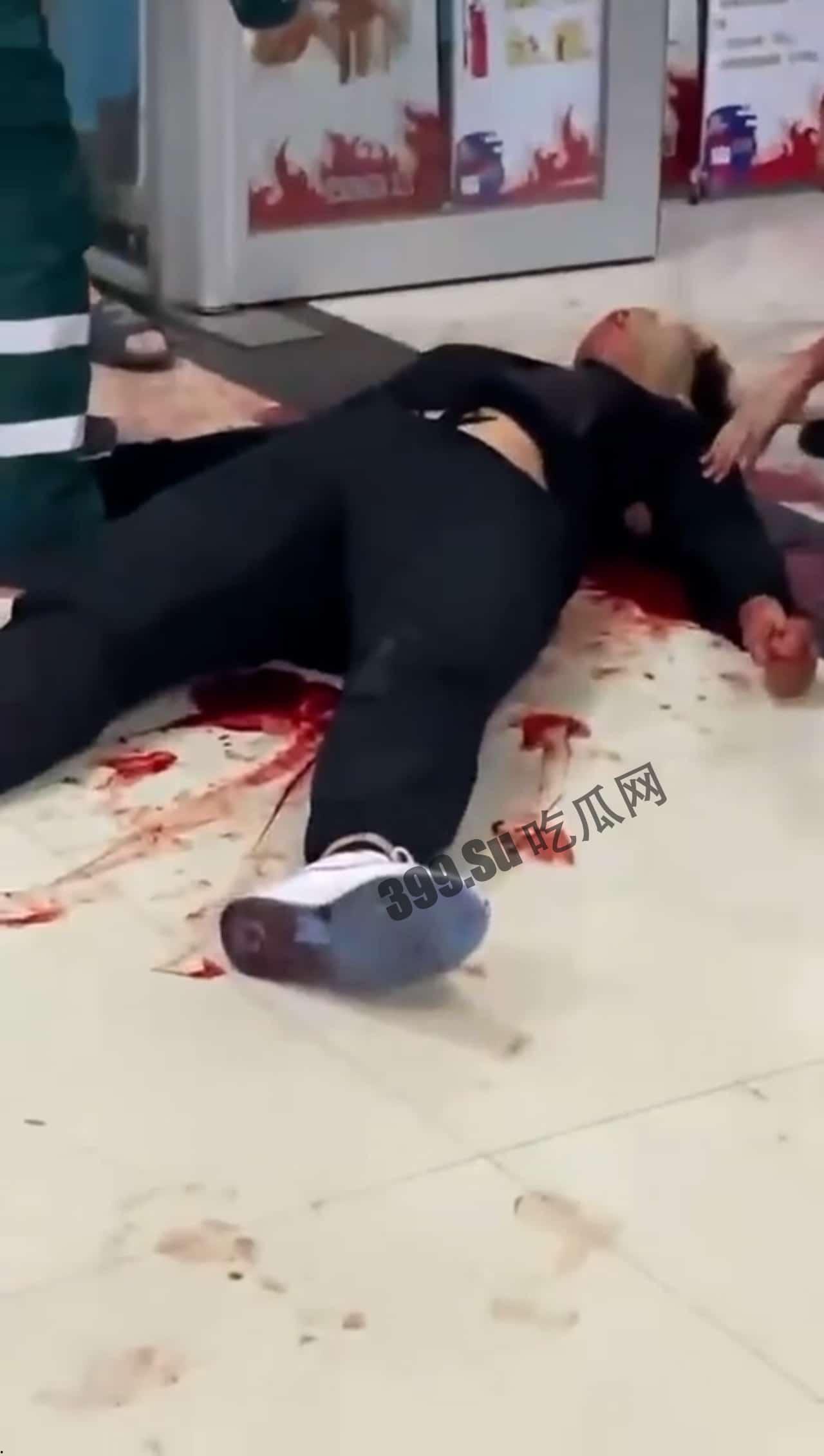 #网传 吉林电子 今天杀人了，说上大课，一对情侣想坐一起，完了有个男的就不让，就吵起来了，然后不让坐的男的把有对象男的拿刀给抹脖了 #聊天记录 #刀仔  第1张