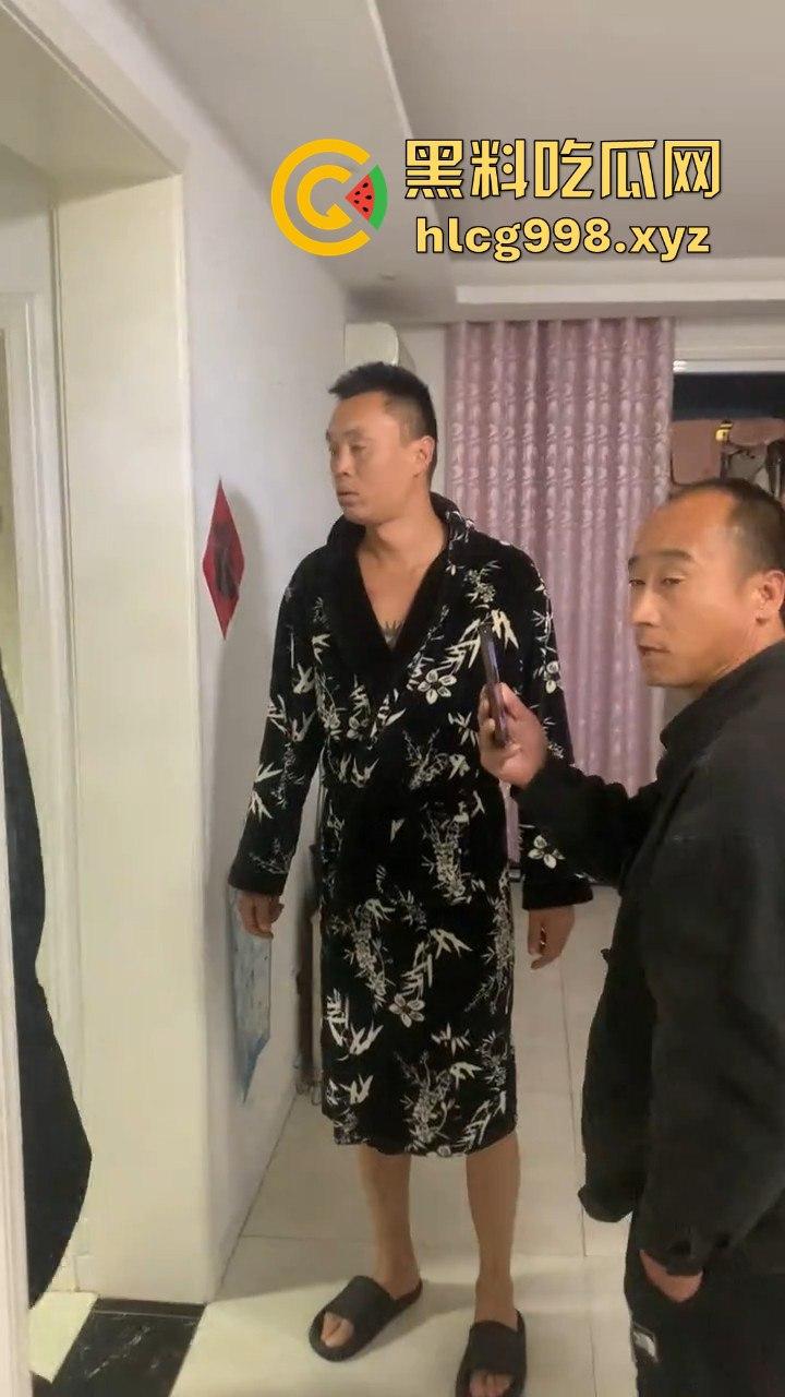 山东抖音骚货【莉莉安】刚生完孩子就耐不住寂寞！租房偷情被老公捉奸，场面乱成一锅粥！  第12张