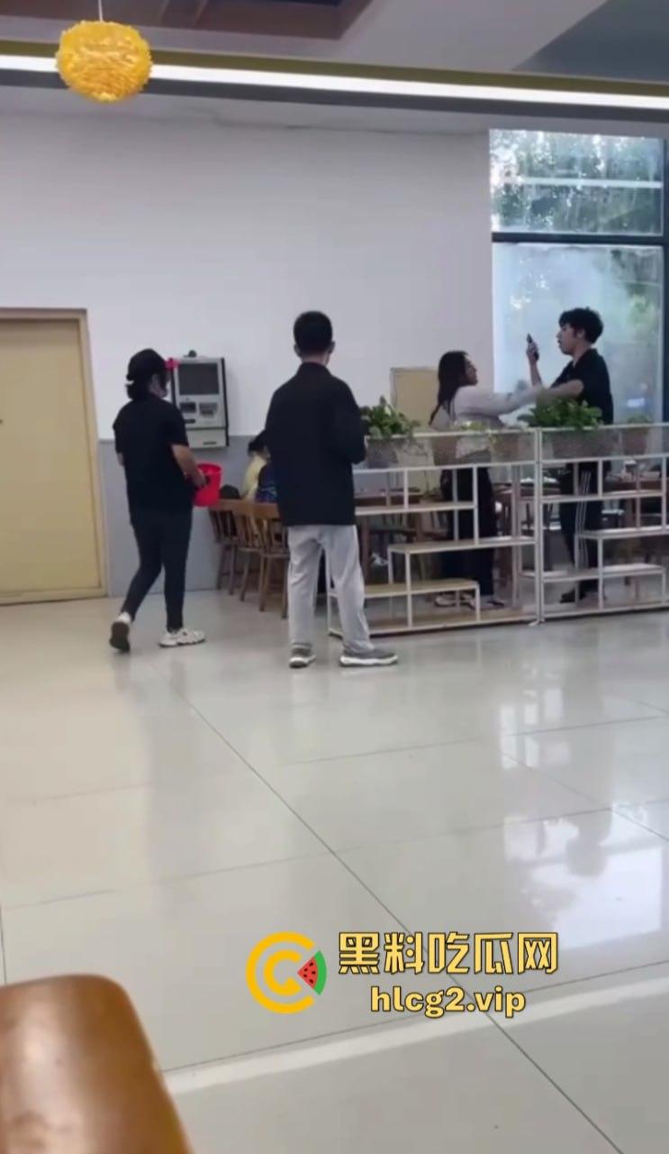 江苏师范大学小仙女食堂拿纸占位置被男生连环拳暴打 结果小仙女竟被保研！  第7张