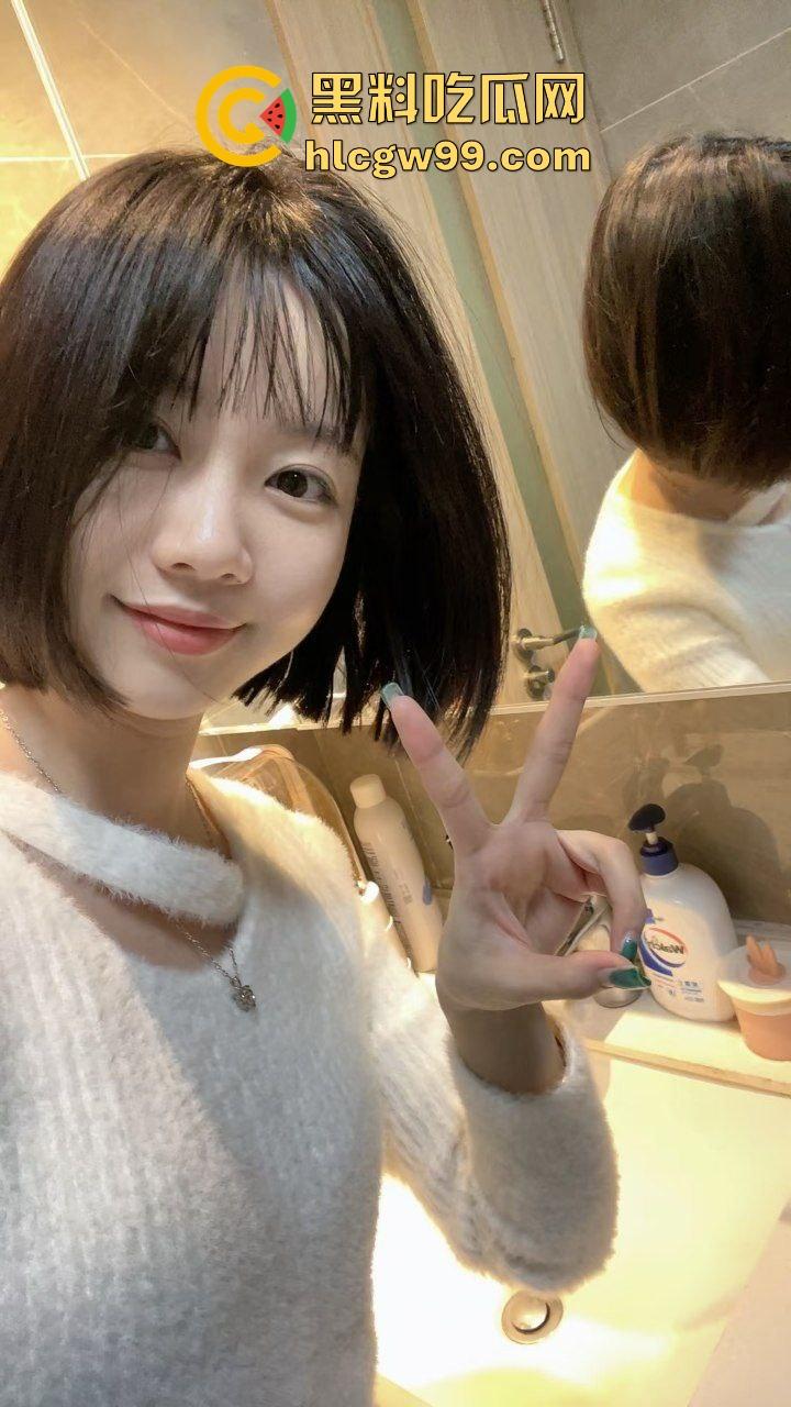 珠海极品短发嫩乳妹【戴雨】记录职高到大学乳房进化发育史！小荷才露尖尖角到圆润美奶  第1张