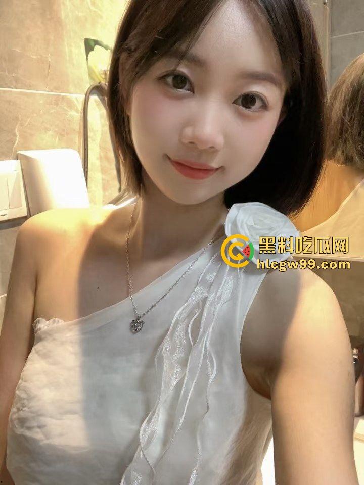 珠海极品短发嫩乳妹【戴雨】记录职高到大学乳房进化发育史！小荷才露尖尖角到圆润美奶  第2张
