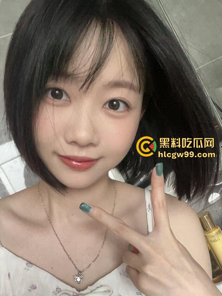 珠海极品短发嫩乳妹【戴雨】记录职高到大学乳房进化发育史！小荷才露尖尖角到圆润美奶  第3张