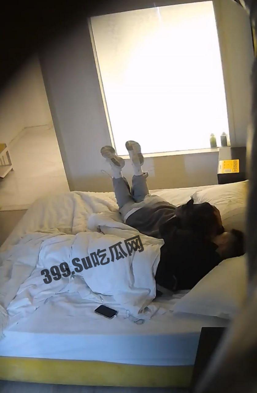 三月最新高质量酒店偷拍 大学小情侣宾馆爱爱 妹子超清纯很爱撒娇 前凸后翘身材爆好 叫床声嗲嗲的很难不爱  第1张