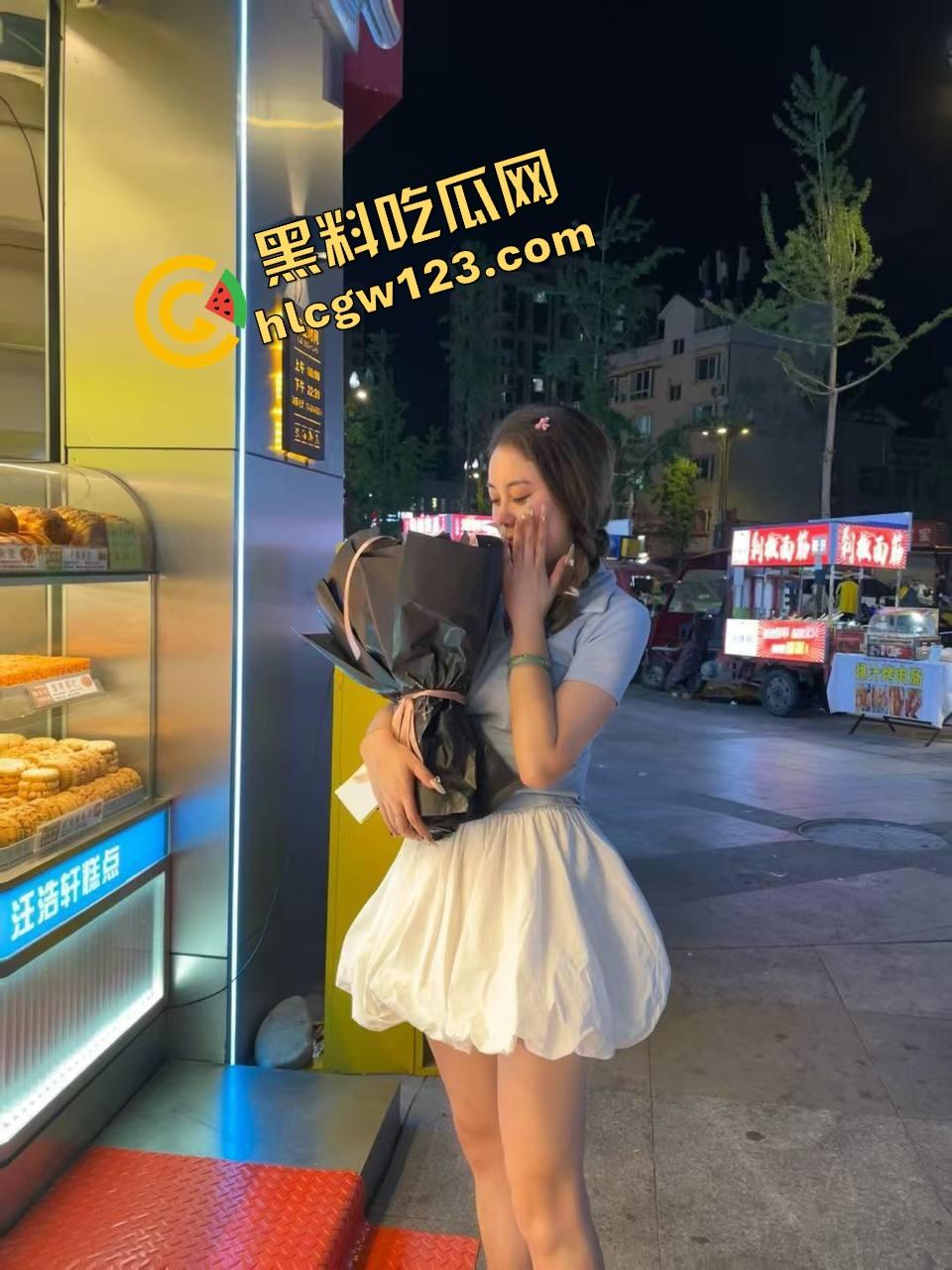 炮机本是打逼用的，她却一头怼进菊里，寂寞老阿姨逆天操作，屁股开花、榨出生命之液！  第1张