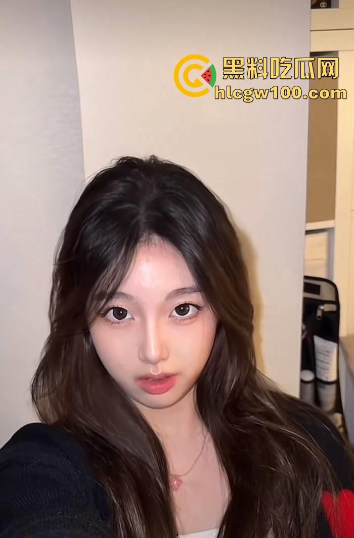 上海戏剧学院骚逼【刘静雯】地下车库到商场男厕全开花，黑丝母狗本性全开发，嗷嗷叫爸爸别顶了要被操死了！  第2张