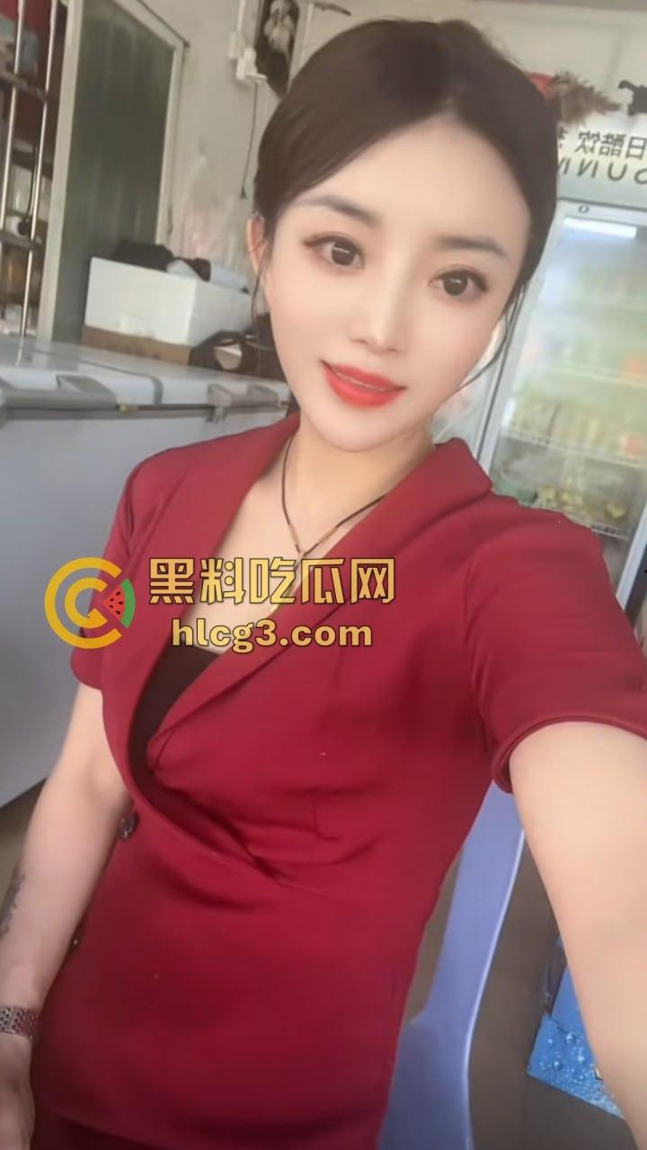 广东澄海1987烧烤店火辣老板娘『张丽华』与老板卷帘门内激情啪啪视频曝光，烧烤店一夜爆红！  第2张