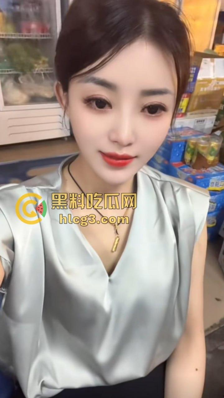 广东澄海1987烧烤店火辣老板娘『张丽华』与老板卷帘门内激情啪啪视频曝光，烧烤店一夜爆红！  第8张