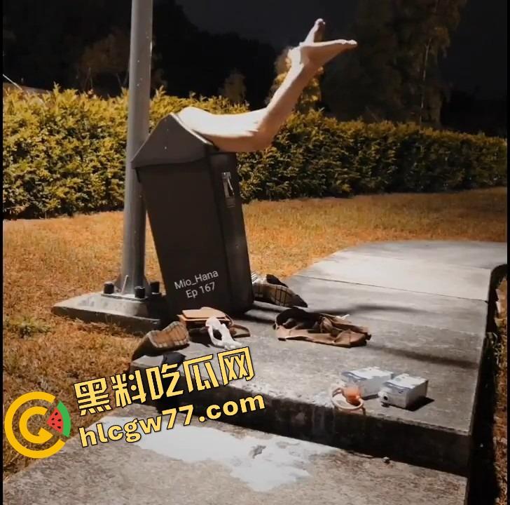 日本骚留子玩疯了，垃圾桶里骚穴倒插成肉便器，蜜穴开张求陌生人爆射！  第12张