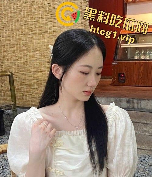 广西反差美女「赵晓玲」被包养真相曝光！奶茶店老板娘人设崩塌！被金主无套抽插叫声撩人！  第6张