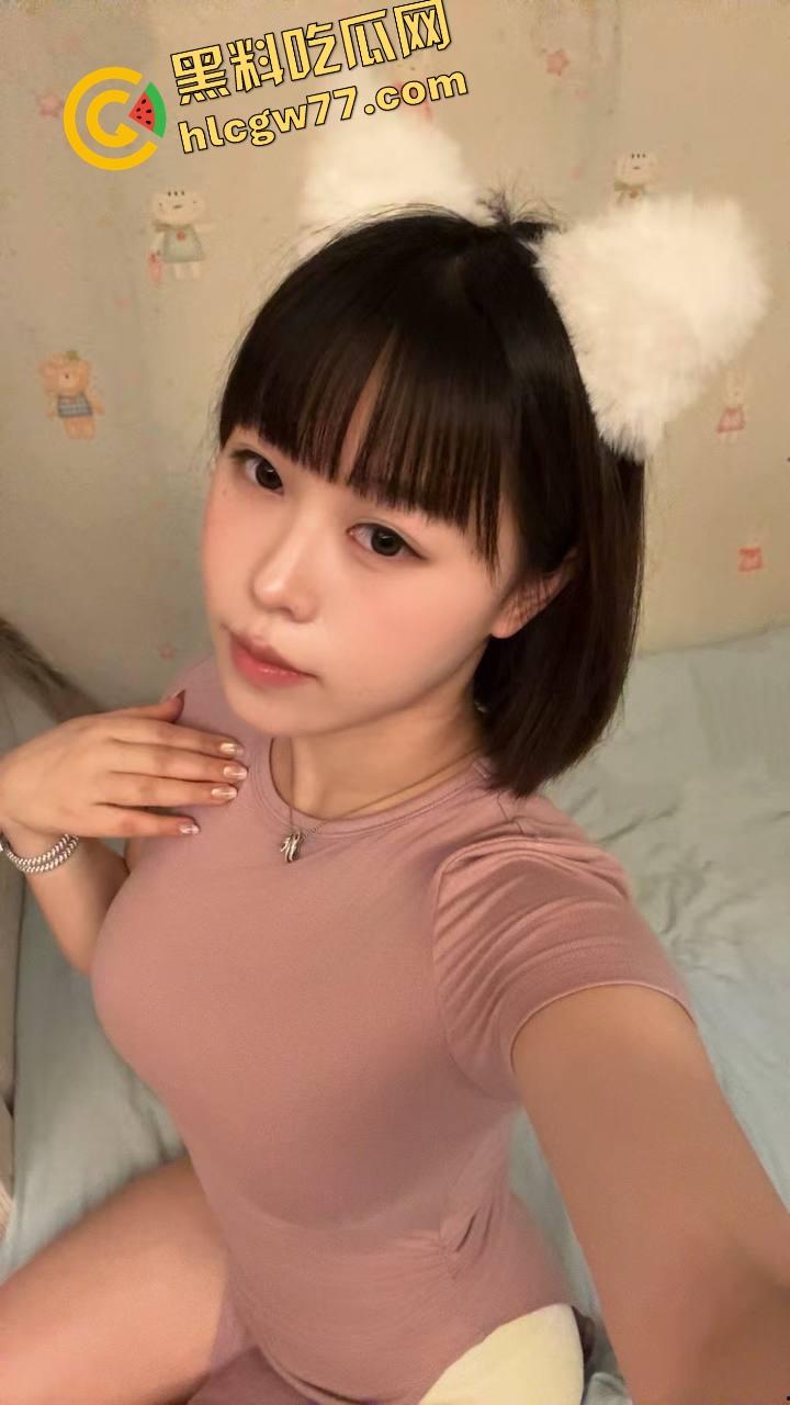 电影院当炮房？小情侣亲热全程被高清监控直播，年纪轻轻就直播开档，社会这课学得真扎实！  第1张