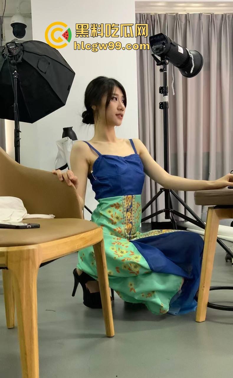 湖北民族舞蹈骚贱学生【顾御婷】极致反差到处酒店约炮，蒙眼激情做爱操逼淫荡神情！独家曝光！  第3张