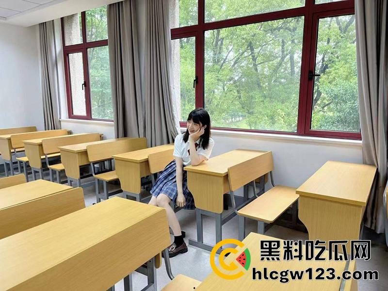 河南清纯嫩妹【陈欣彤】，贫乳反差JK学生妹，肌肤白嫩口活一流，和大叔酒店约炮视频流出！  第2张