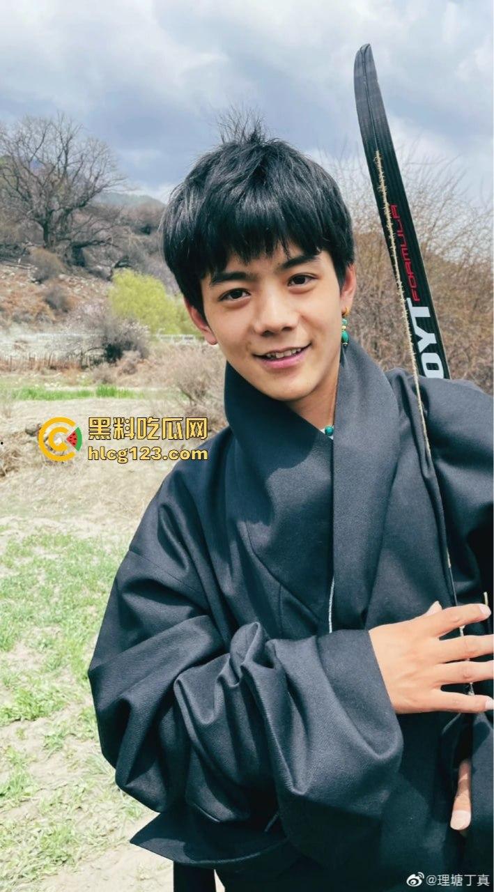 理塘王丁真降临，low逼才抽纸烟，男人该抽电子烟！90周年《What makes me smoke》致纸烟党，草泥马丁真！  第4张