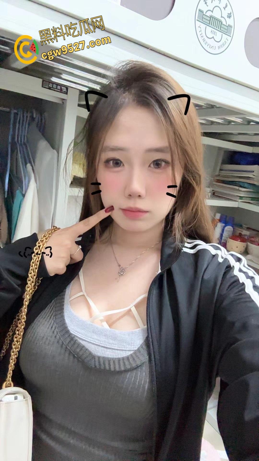 河北金贸大学清纯学生妹【梁婧雯】，情侣真实自拍流出！情趣内衣勾勒火辣身材，大胆展示美乳粉穴！  第1张