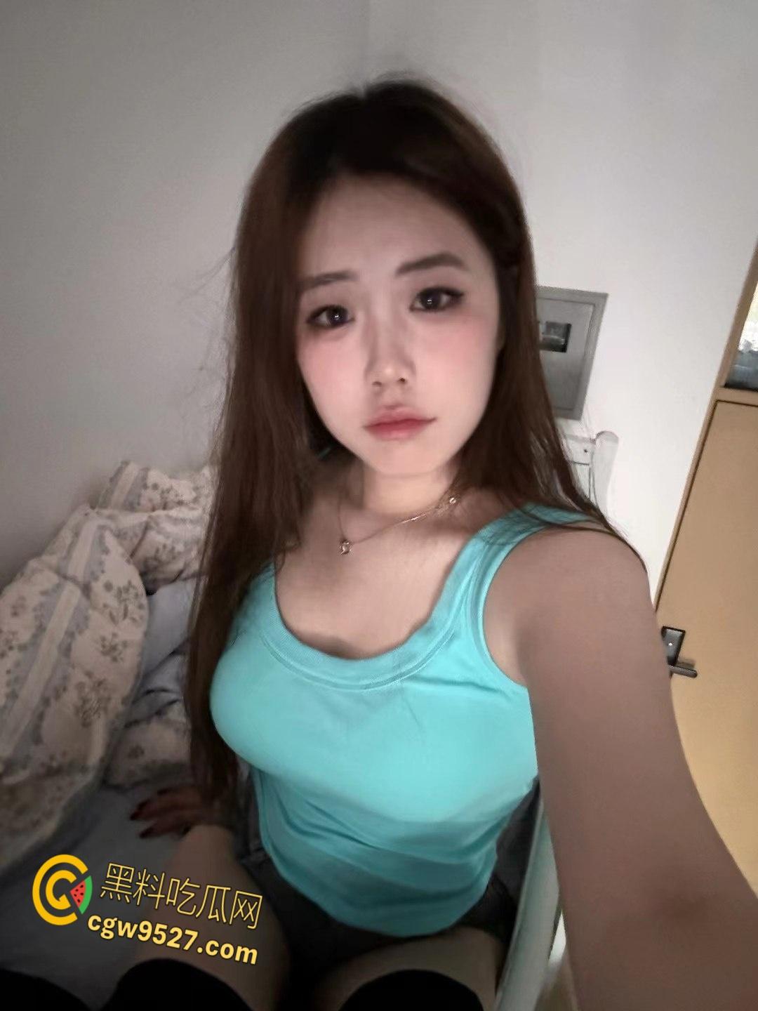 河北金贸大学清纯学生妹【梁婧雯】，情侣真实自拍流出！情趣内衣勾勒火辣身材，大胆展示美乳粉穴！  第3张