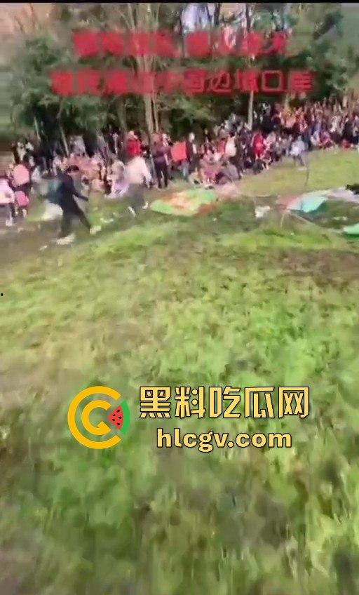 缅甸克钦邦战乱难民潮！百姓涌向腾冲口岸求庇护，中国军队严防死守绝不让难民入境！  第1张