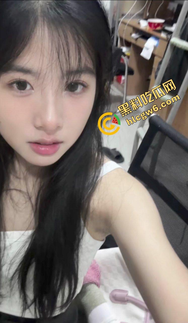 湖南工业大学大三反差婊骚鸡学生妹『雷沁』酒吧2大哥 约去酒店激情口爆69爆操 独家流出！  第6张