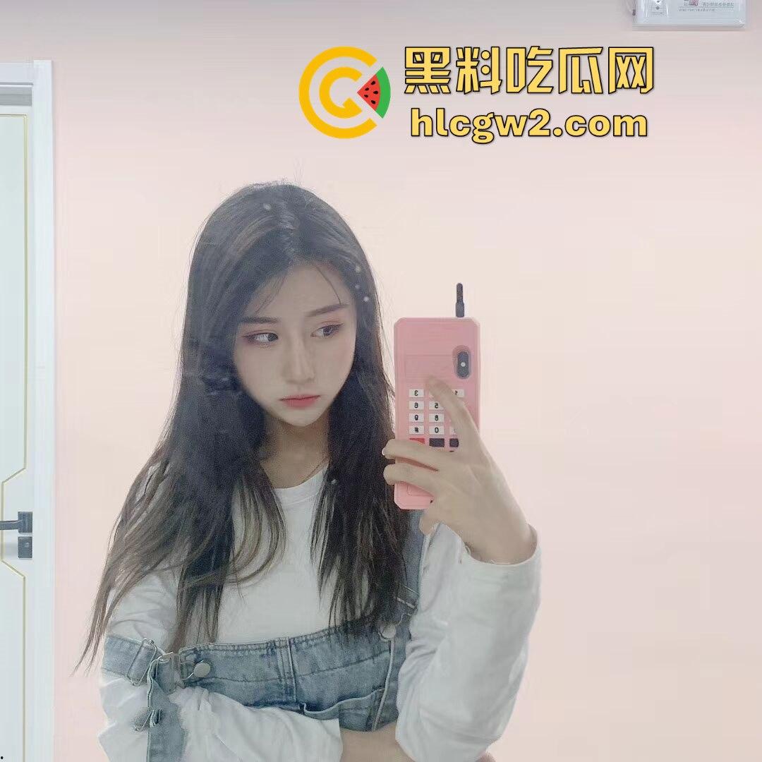 奔放小情侣【黎诗齐】和男友啪啪啪画面流出，约炮全过程大曝光，完美露脸，简直疯狂！  第2张