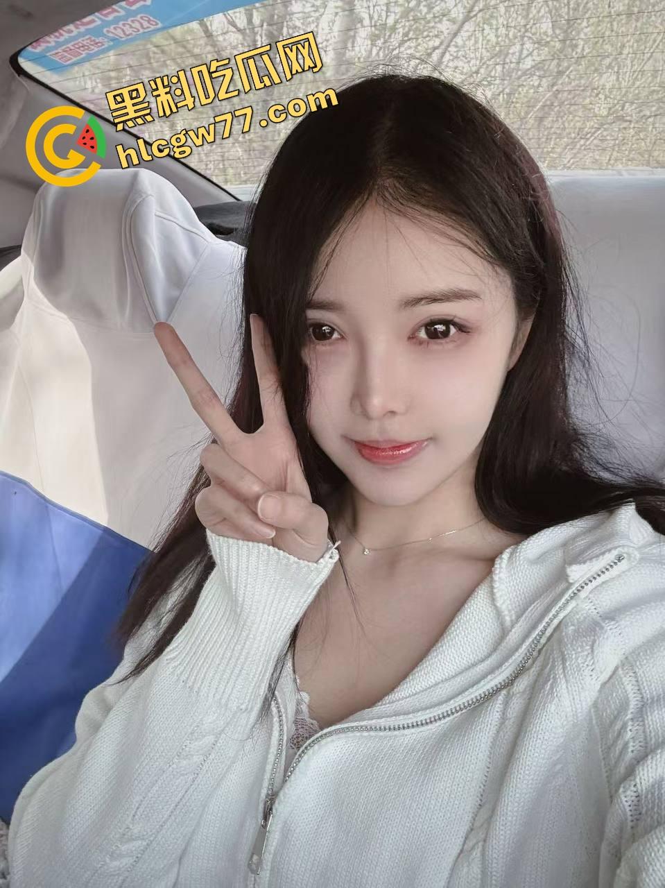 别看高中时装得纯，济南这【黄薇】私下骚得能申请国家级认证了，宿舍自拍都能剪出一部AV！  第3张