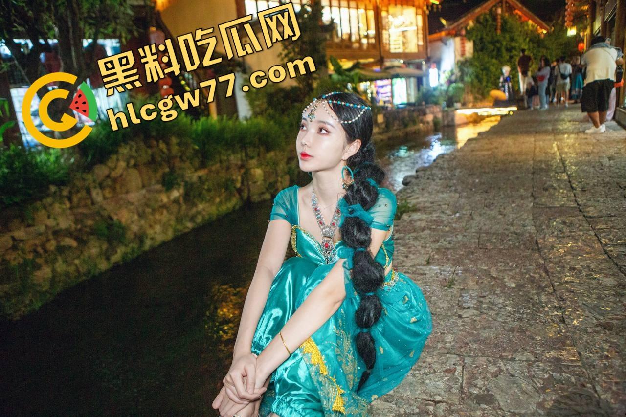 别看高中时装得纯，济南这【黄薇】私下骚得能申请国家级认证了，宿舍自拍都能剪出一部AV！  第4张