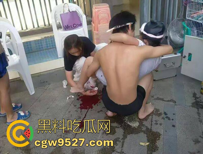 死神来了真实上演，广东清远一小孩，在泳池游泳被吸入下水道，消防员凿地救援，这也太可怕了！  第4张