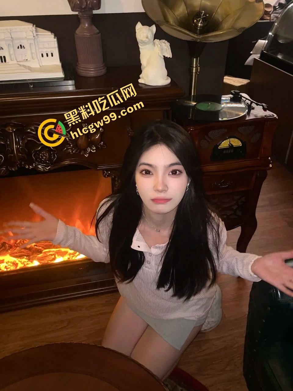 九江学院反差女大学生【冯婉颖】放假在家尝试SM，玩具奶夹发骚露奶夹奶头！独家曝光流出！  第2张