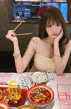 福建福清杨美琪 公交车烂逼一个 经常约炮勾引男人 还没事搞个3p让自己爽爽 明明能当女神非要做骚逼  第4张