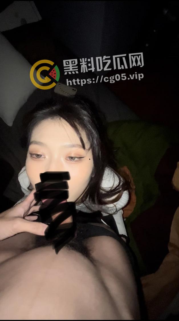 广东科技大学大一新生  粉头发的妹妹 追着体育生学长求草 主动要求录像 颜值风骚一顶一的棒 第10张