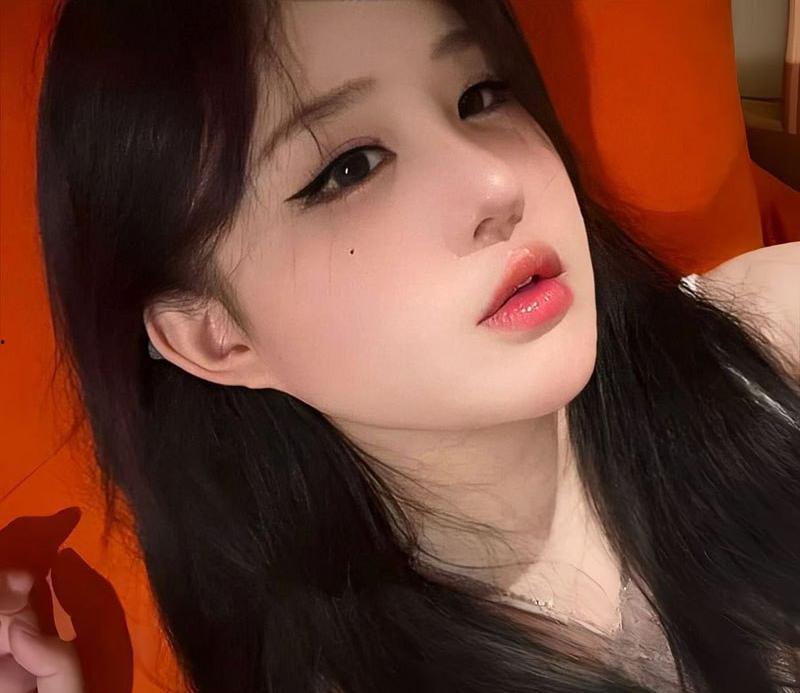 极品高颜值微胖女大自慰私拍曝光，假阳具自慰露穴，肉感曲线美乳晃荡，绝品身材太他妈撩人了！  第1张