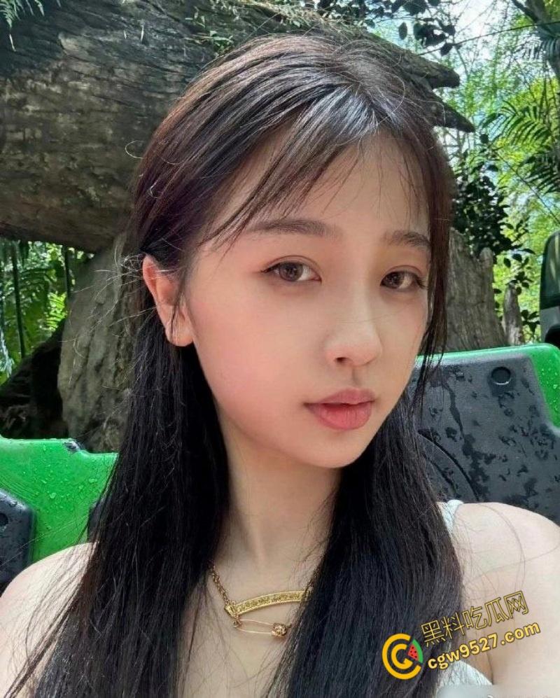 虞书欣陪睡风波！网传小花虞书欣拍一部戏睡一个男主角，私生活极其混乱，剧组夫妻玩的就是花！  第2张