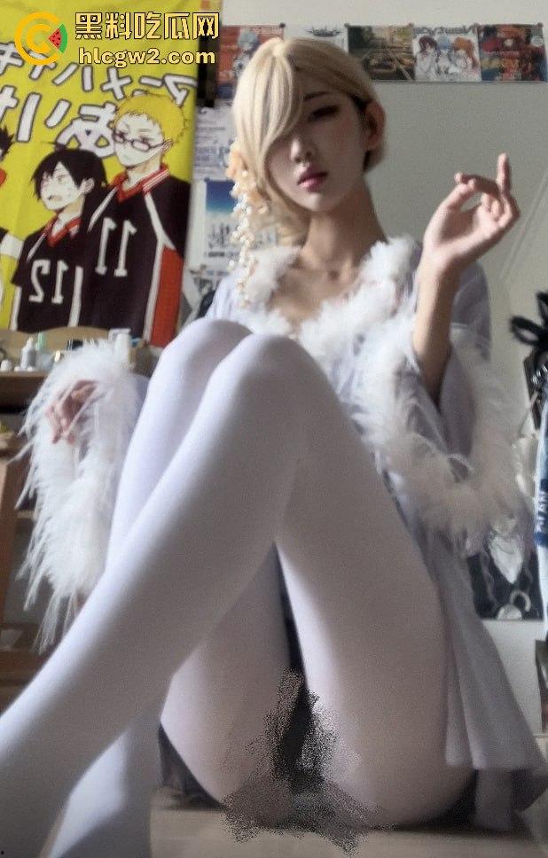 抖音40W粉反差婊网红【行简】第二弹母狗属性拉满 穿白丝露穴直播  前面刚玩出翔现在又来新骚操作！ 第7张