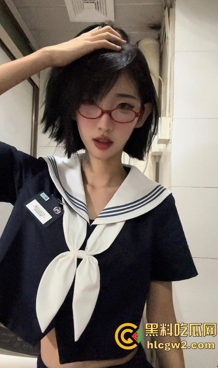 抖音40W粉反差婊网红【行简】第二弹母狗属性拉满 穿白丝露穴直播  前面刚玩出翔现在又来新骚操作！ 第9张