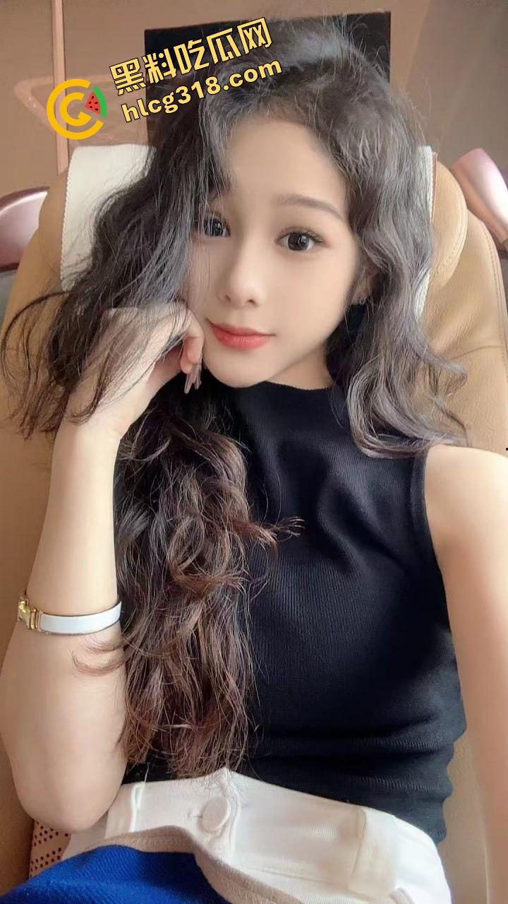 大奶邻居红色内衣辣秀骚姿，白天就撅屁股贴窗露奶，究竟是拍给老公还是干爹？光看这劲头床上得干疯了！  第5张