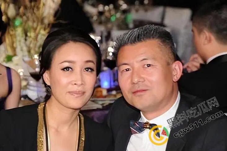 华语天后【那英】婚姻危机！老公【孟桐】千金包下会所，猛烈爆操美女骚穴，视频曝光炸裂，骂声一片！  第11张