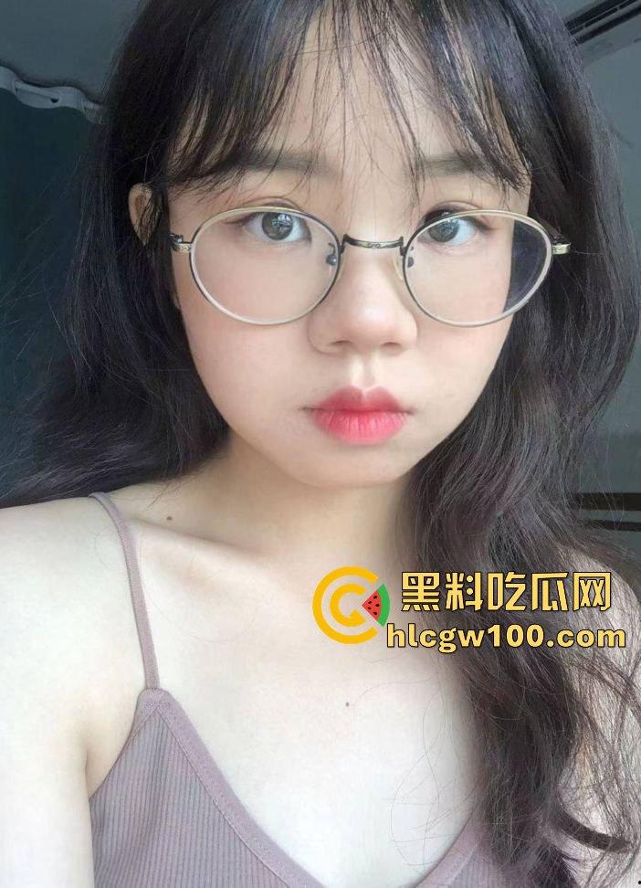 瓜友约炮极品清纯眼镜妹【谢雪莹】就读于武汉工商学院大一级，表面纯洁无瑕 私下却骚气满满！  第3张