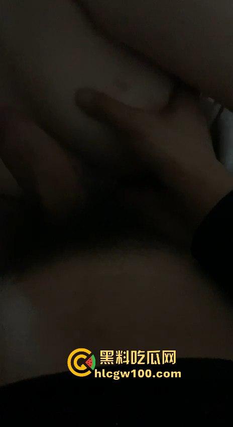 瓜友约炮极品清纯眼镜妹【谢雪莹】就读于武汉工商学院大一级，表面纯洁无瑕 私下却骚气满满！  第4张