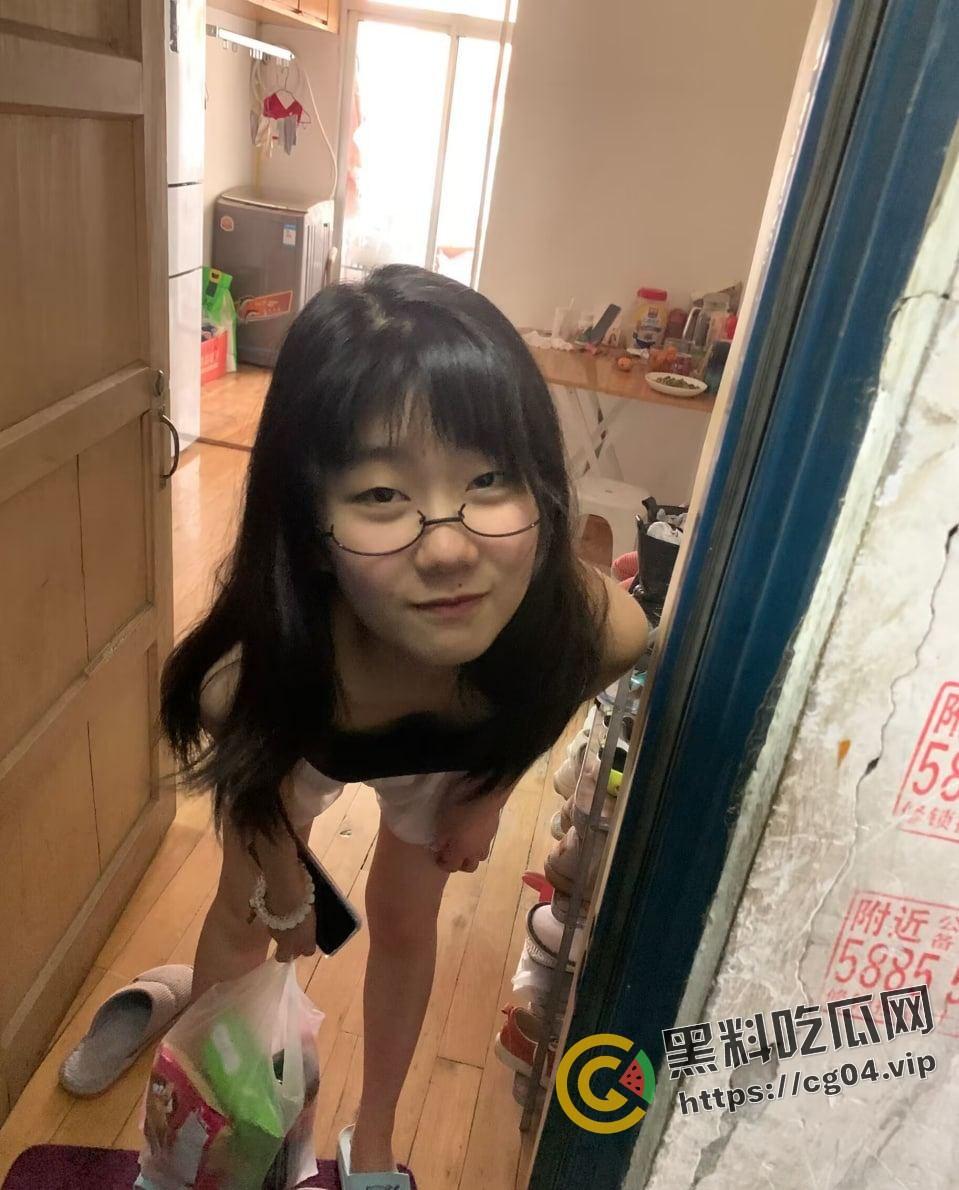 太原理工学院 好学生 【李佩佩】 cos展上约炮 喜欢发风骚自拍 被网友反手曝光  第2张